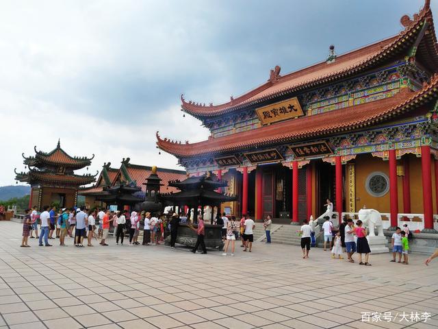 广东珠海:黄杨山下金台寺,请香祈福,品尝斋饭