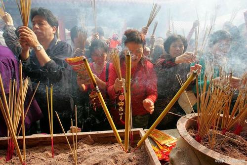 求神拜佛祭拜祖先时先点一炷香的真实原因